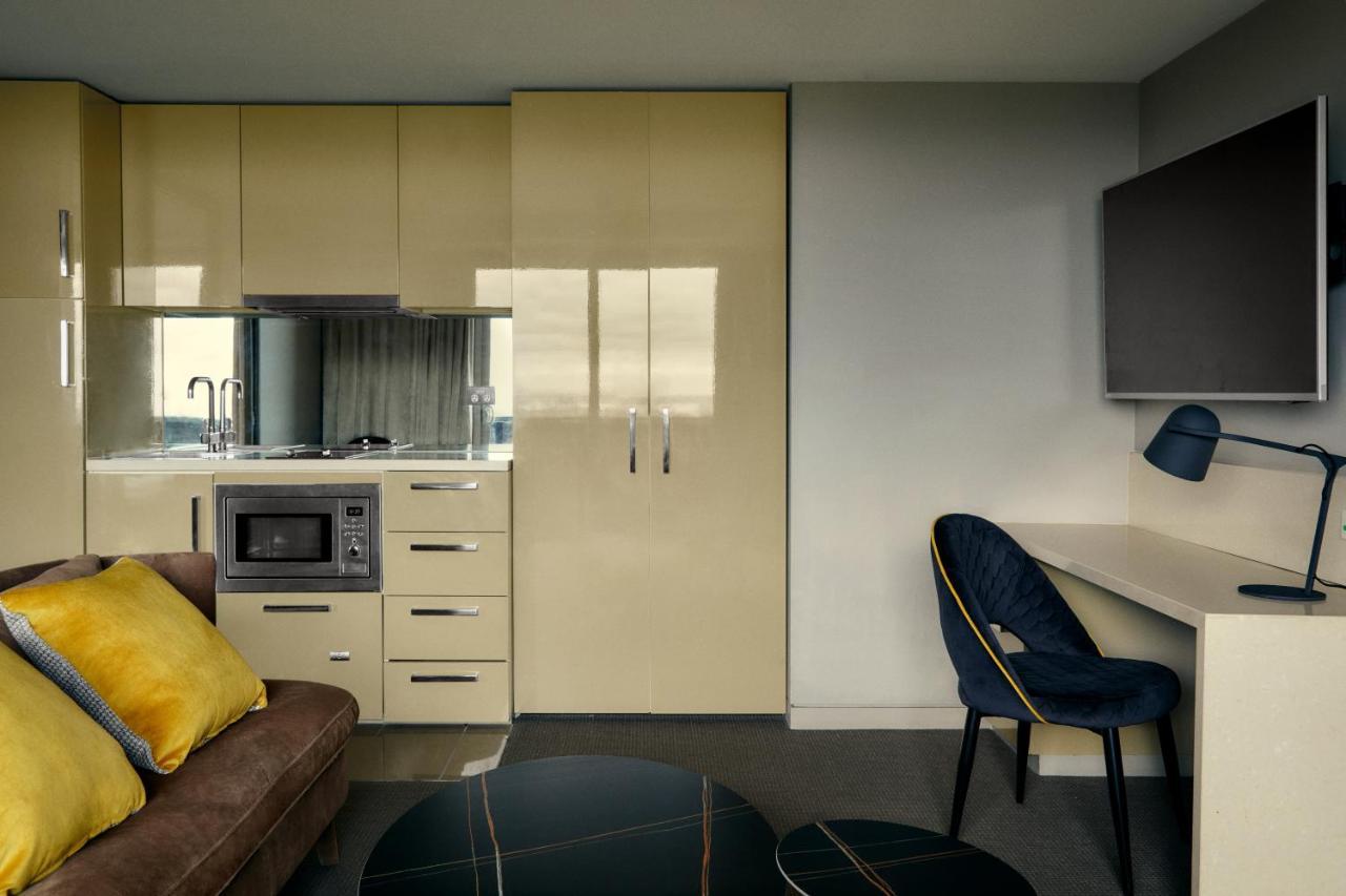 The Kinson Hotel Melbourne Buitenkant foto A typical studio apartment
