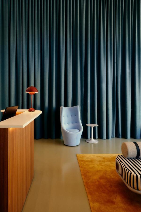 The Kinson Hotel Melbourne Buitenkant foto A room at the Standard East Village