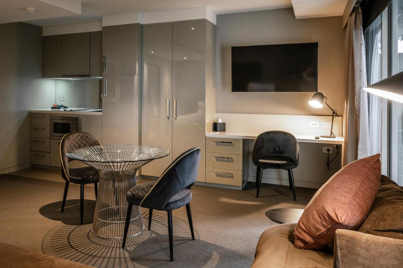 The Kinson Hotel Melbourne Buitenkant foto A typical studio apartment